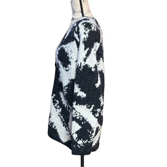 Express Women’s Printed Fuzzy Knit Button Front Tunic Cardigan Black/White XS - Picture 4 of 10
